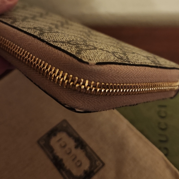 Gucci Marmont Supreme Zippered Beige Wallet - Picture 6 of 10